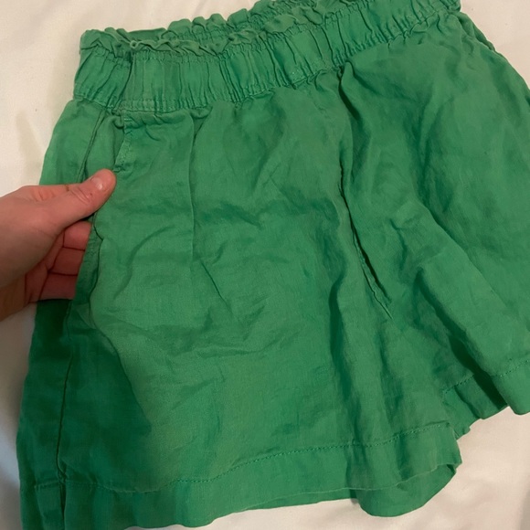 Green linen shorts with pockets - Picture 3 of 3